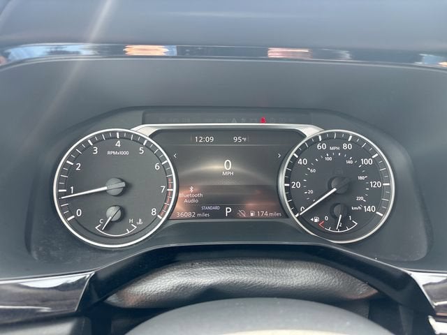 2025 Nissan Pathfinder SV