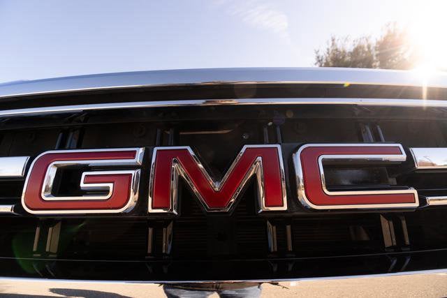 2023 GMC Yukon XL SLT