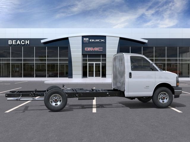 2026 GMC Savana Cutaway 3500 1WT