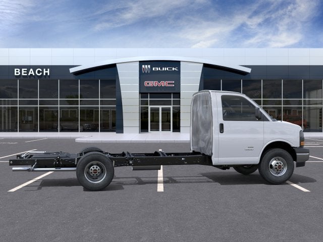 2026 GMC Savana Cutaway 3500 1WT