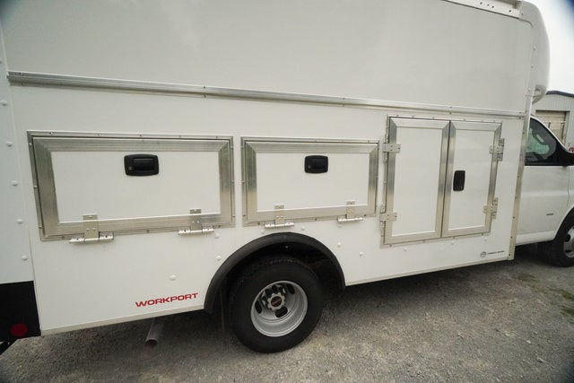2025 GMC Savana Cutaway 3500 1WT