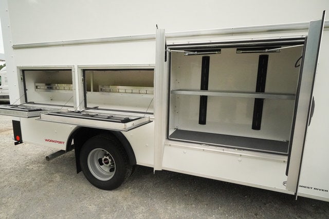 2025 GMC Savana Cutaway 3500 1WT