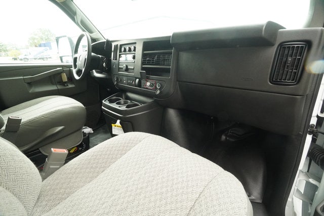 2025 GMC Savana Cutaway 3500 1WT