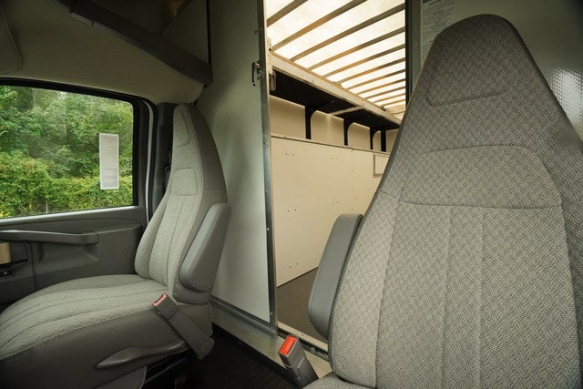 2025 GMC Savana Cutaway 3500 1WT