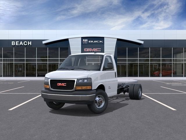 2025 GMC Savana Cutaway 3500 1WT