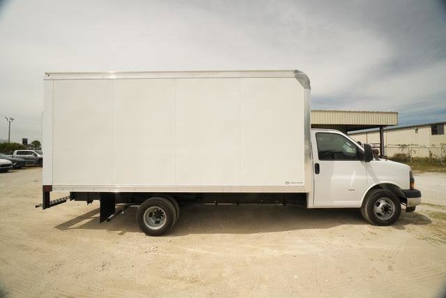 2026 GMC Savana Cutaway 3500 1WT