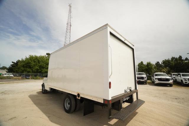2026 GMC Savana Cutaway 3500 1WT