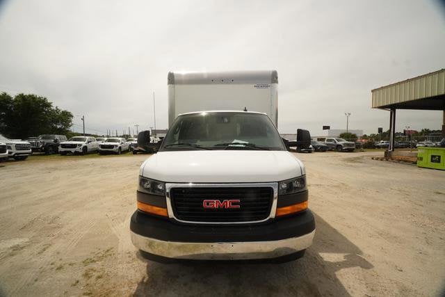 2026 GMC Savana Cutaway 3500 1WT