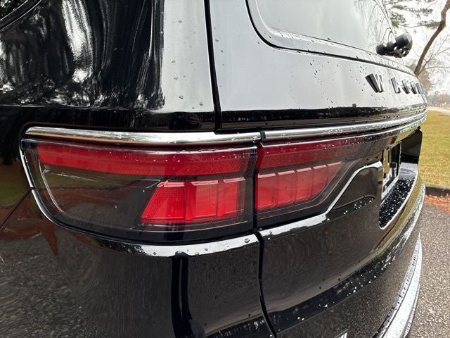 2023 Jeep Wagoneer Base