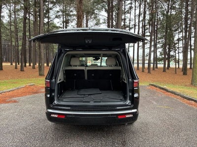 2023 Jeep Wagoneer Base