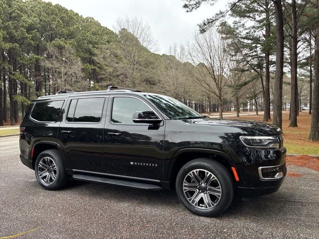 2023 Jeep Wagoneer Base