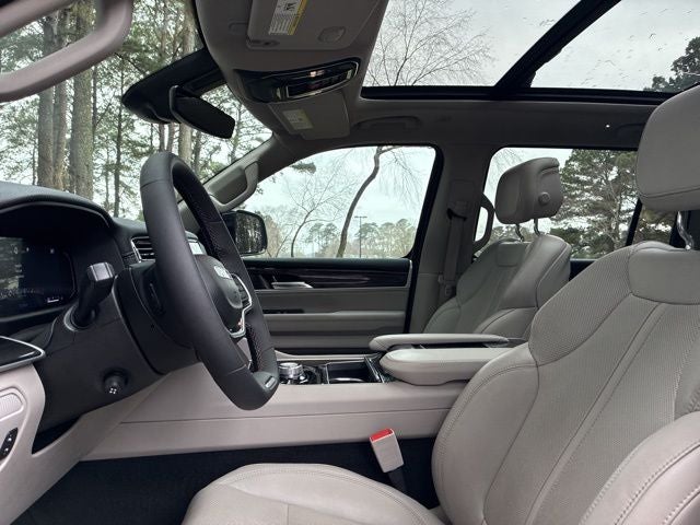 2023 Jeep Wagoneer Base