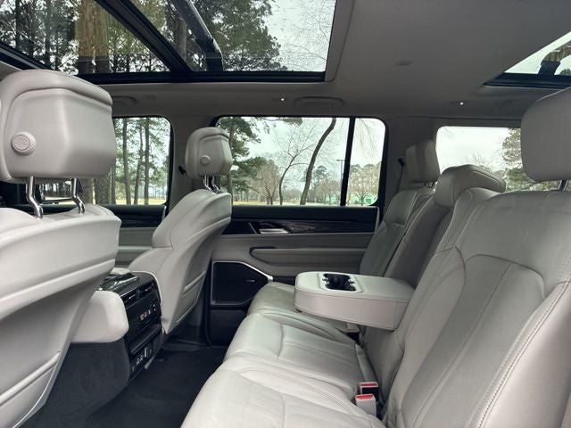 2023 Jeep Wagoneer Base