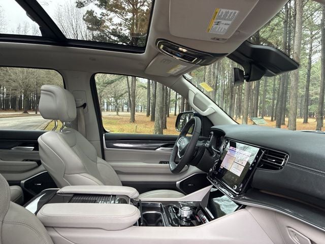 2023 Jeep Wagoneer Base