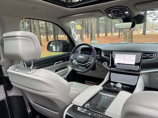 2023 Jeep Wagoneer Base