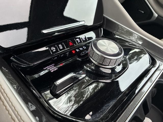 2023 Jeep Wagoneer Base