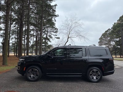 2023 Jeep Wagoneer Base