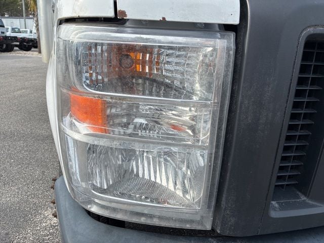 2021 Ford E-350SD Base Cutaway