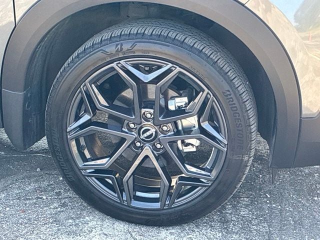 2025 Nissan Kicks SR