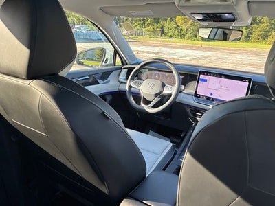 2025 Volkswagen Tiguan 2.0T SE