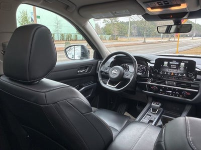 2023 Nissan Pathfinder SL