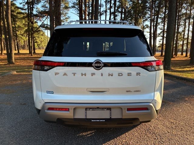 2023 Nissan Pathfinder SL