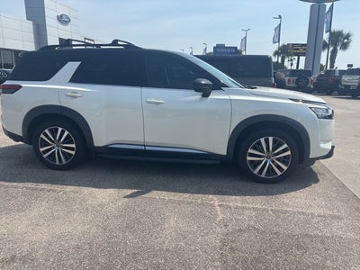 2022 Nissan Pathfinder Platinum