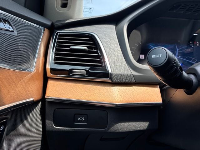 2025 Volvo XC90 B6 Plus 7-Seater