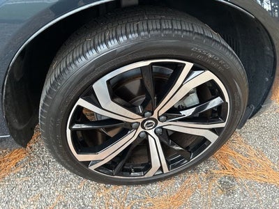 2023 Volvo XC60 B6 Ultimate Dark Theme