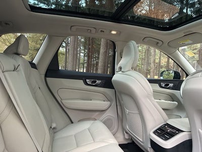 2023 Volvo XC60 B6 Ultimate Dark Theme