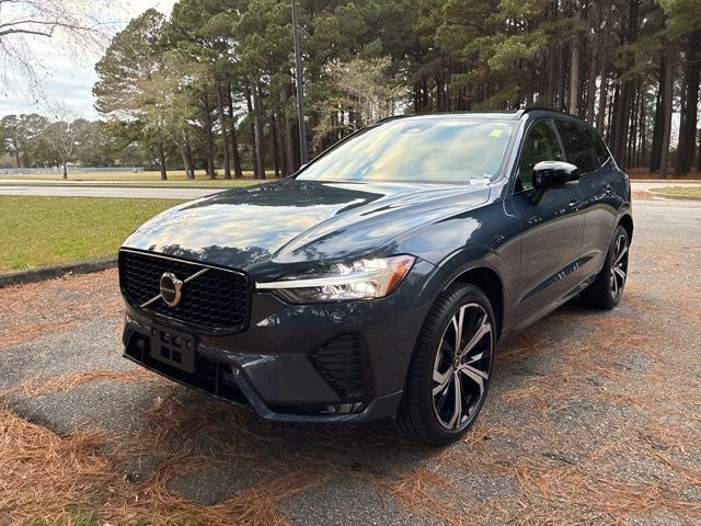 2023 Volvo XC60 B6 Ultimate Dark Theme