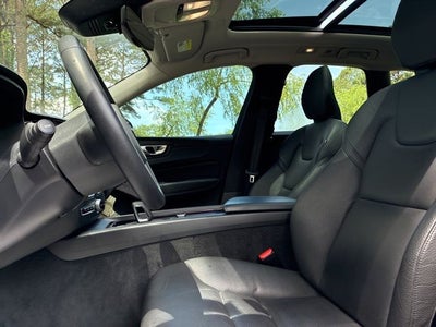 2023 Volvo XC60 B5 Plus Dark Theme