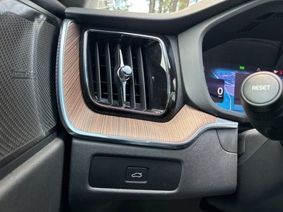 2023 Volvo XC60 B5 Plus Dark Theme