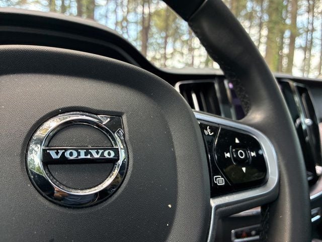 2023 Volvo XC60 B5 Plus Dark Theme