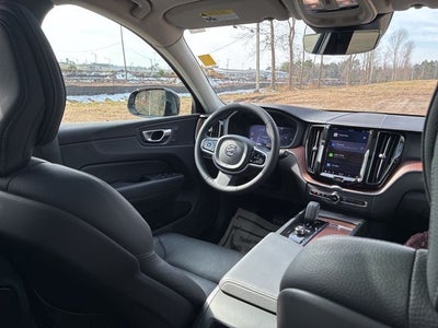 2023 Volvo XC60 B5 Plus Dark Theme