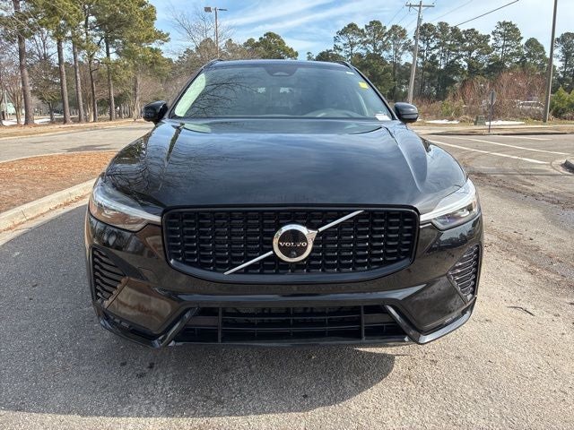 2023 Volvo XC60 B5 Plus Dark Theme