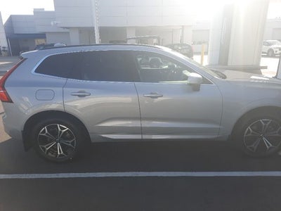 2022 Volvo XC60 B5 Momentum