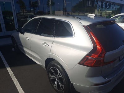 2022 Volvo XC60 B5 Momentum