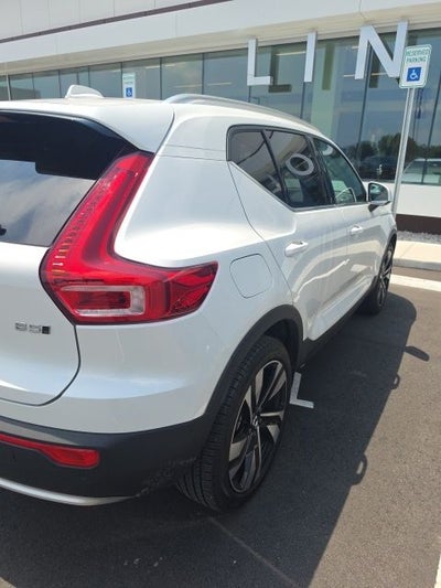 2023 Volvo XC40 B5 Plus Bright Theme