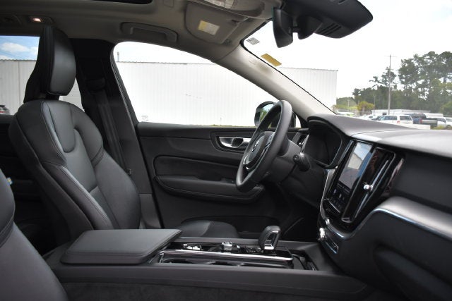 2025 Volvo XC60 B5 Core